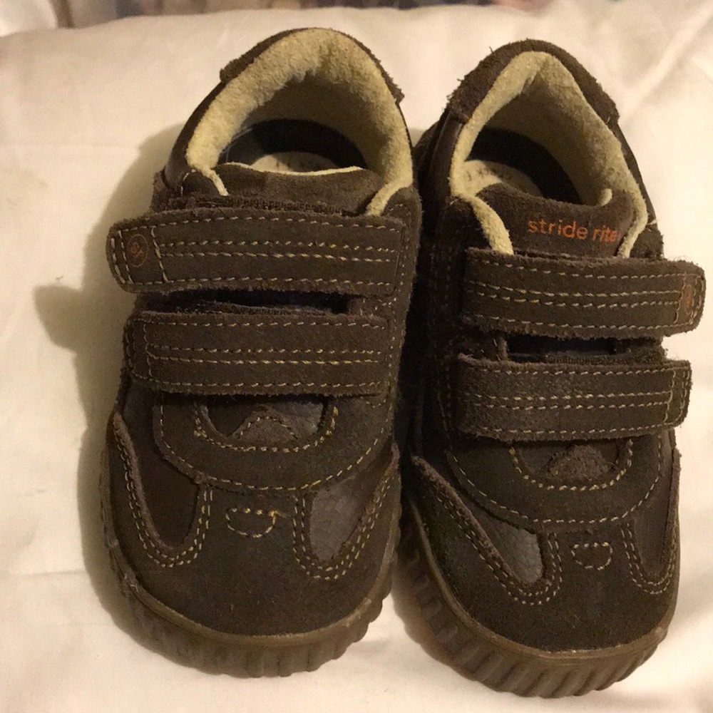 Stride rite, size 6M Brown leather shoes.